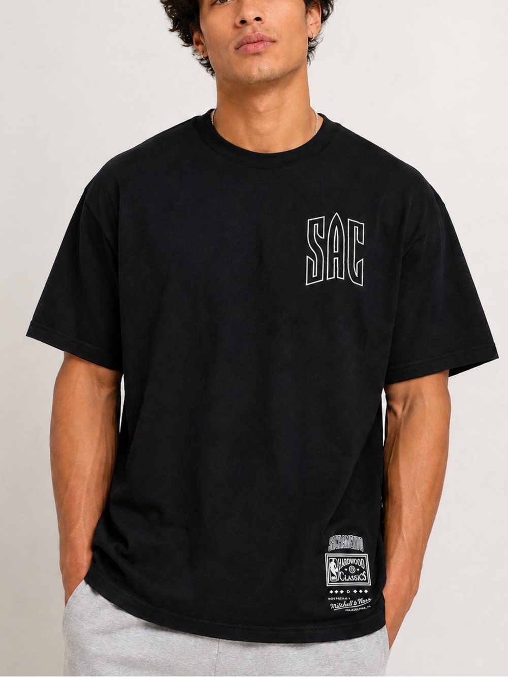 Mitchell & Ness Sacramento Kings Hardwood Classics Oversized Tee Men’s XL‎ Black